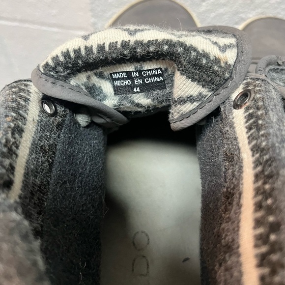 Aldo Sneakers for Men. Gray Aztec print - Picture 3 of 5